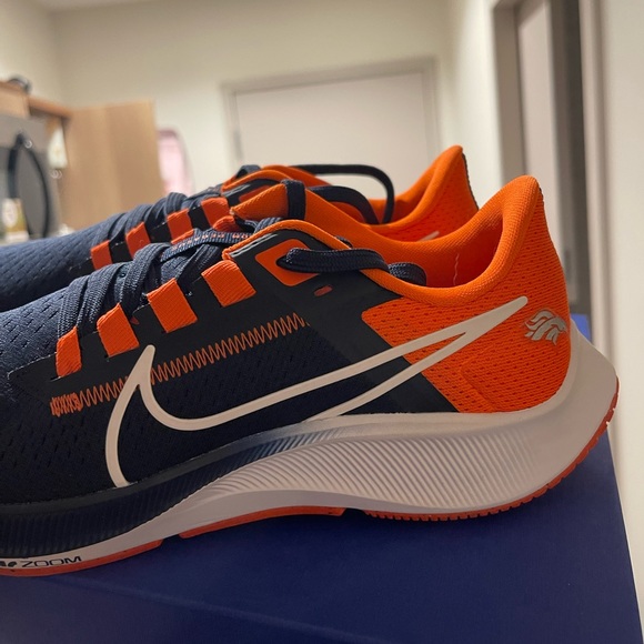 Nike Air Zoom Pegasus Denver Broncos edition - NWT - Picture 2 of 4